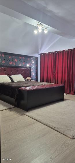 Casă cu 6 camere cu Teren 2106 Mp în Piatra