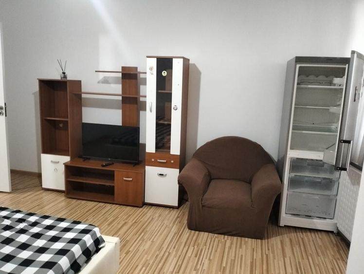 Garsonieră decomandată în Brazda lui Novac