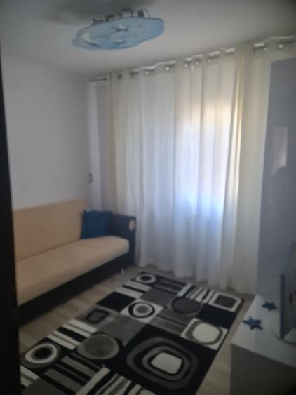 Apartament cu 3 camere decomandat, mobilat în Torontalului
