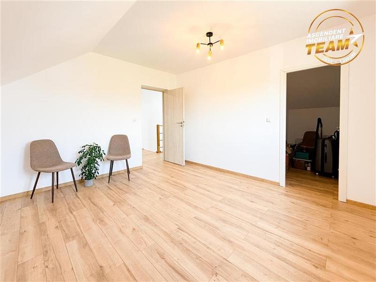 Casă individuală cu 4 camere cu Teren 946 Mp în Exterior Est