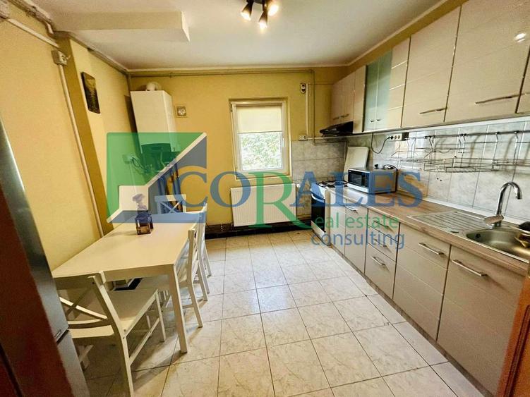 Apartament cu 3 camere semidecomandat, mobilat în Complex Studențesc
