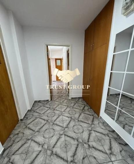 Apartament cu 3 camere decomandat în Drumul Taberei