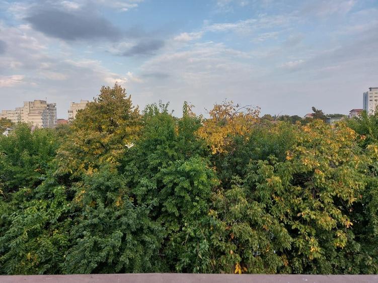 Apartament cu 3 camere semidecomandat în Dâmbovița