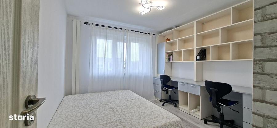 Apartament cu 3 camere decomandat în Micro 17