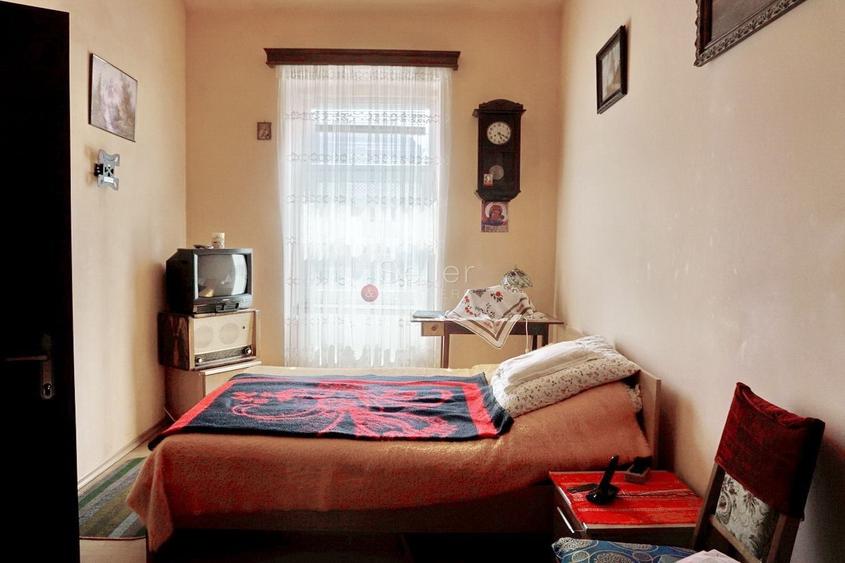 Casă individuală cu 7 camere cu Canalizare în Cristian
