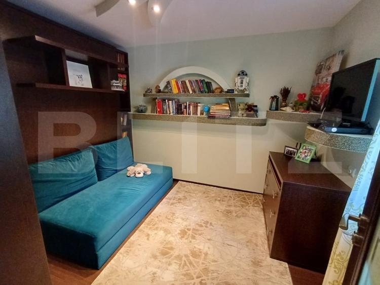 Casă individuală cu 6 camere cu Canalizare în Central