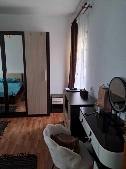 Apartament cu 3 camere decomandat în Dumbrăvița