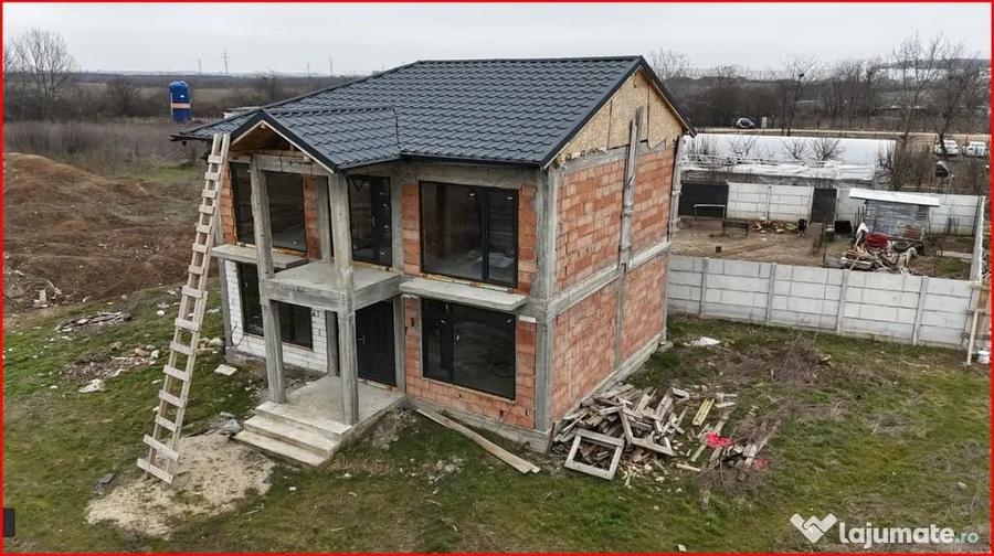 Casă cu 5 camere cu Teren 242 Mp în Ștefăneștii de Jos