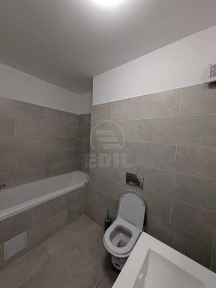 Apartament cu 3 camere semidecomandat în Florești