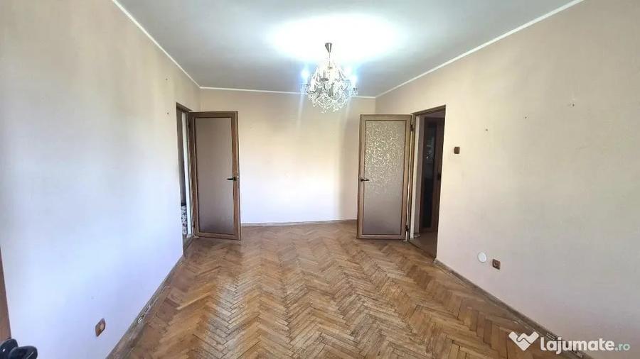 Apartament cu 3 camere semidecomandat în Țiglina 1