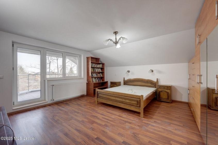 Casă individuală cu 8 camere cu Canalizare în Pipera