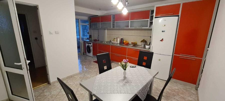 Apartament cu 3 camere decomandat în Sfântu Ilie