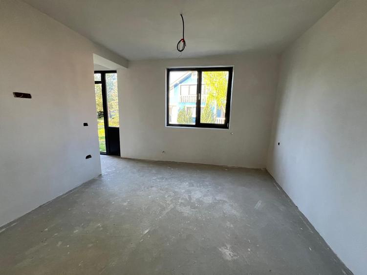 Casă individuală cu 4 camere cu Teren 300 Mp în Rediu