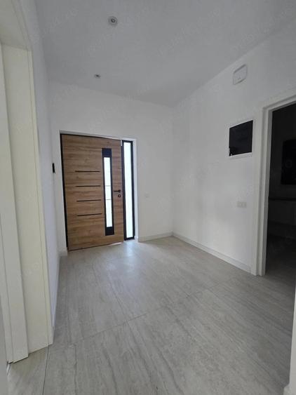 Casă cu 5 camere cu Teren 444 Mp în Dobroești