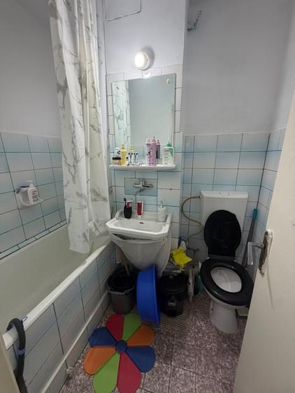 Apartament cu 3 camere semidecomandat în Hipodrom