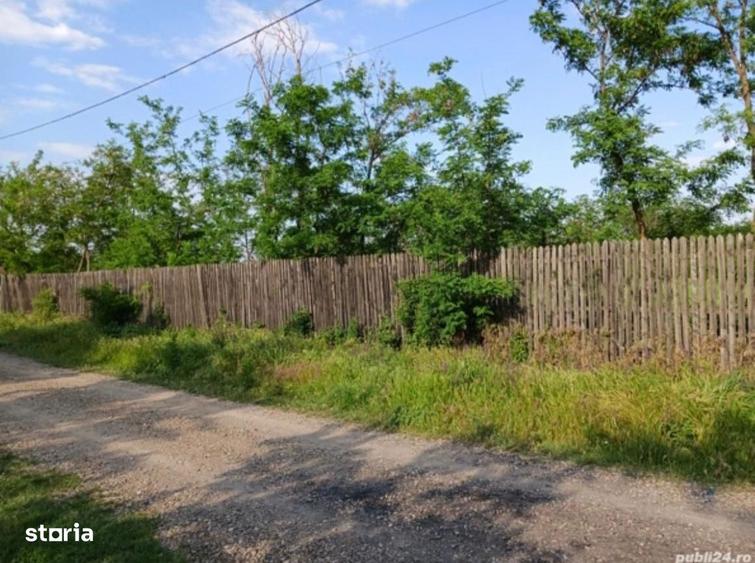 Teren de 3580 mp, în Smeeni