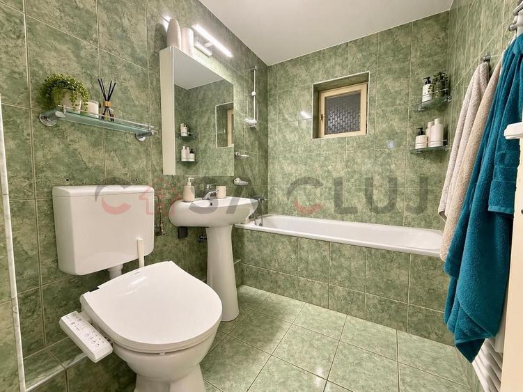 Apartament cu 4 camere semidecomandat, mobilat în Plopilor