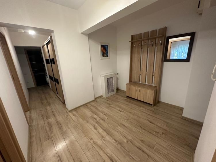 Apartament cu 3 camere decomandat în Drumul Taberei