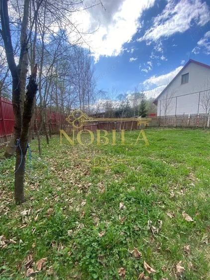 Casă cu 10 camere cu Teren 1332 Mp în Mănăstirea Cașin