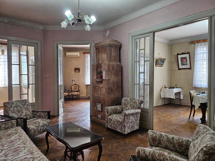 Apartament cu 3 camere semidecomandat în Știrbei Vodă