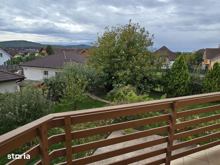 Casă cu 4 camere cu Teren 1135 Mp în Central
