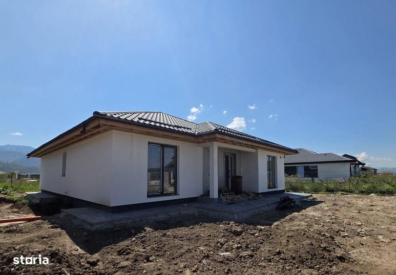 Casă cu 4 camere în Cristian
