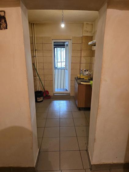 Apartament cu 2 camere semidecomandat în Craiovița Nouă