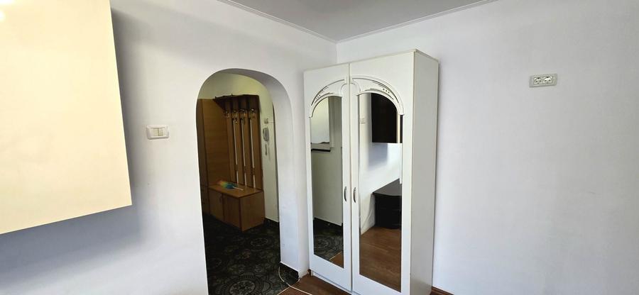 Apartament cu 3 camere decomandat, mobilat în Crângași