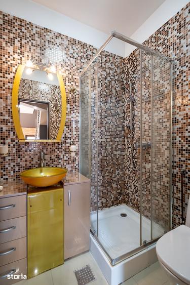 Apartament cu 4 camere semidecomandat, mobilat în Central