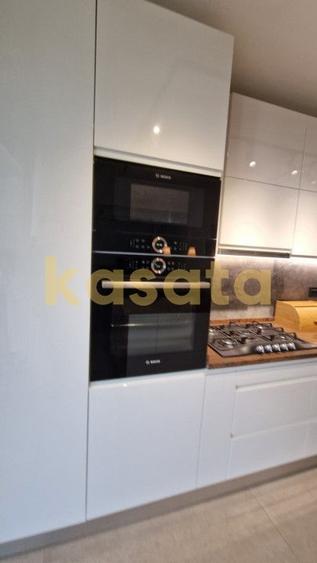 Apartament cu 4 camere semidecomandat în Sisești