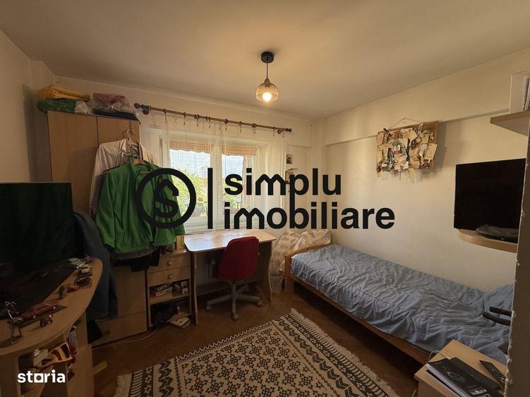 Apartament cu 3 camere decomandat în Sărari