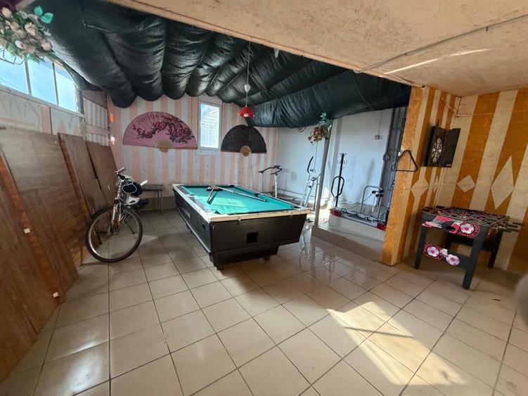 Casă individuală cu 16 camere cu Garaj în Spătaru