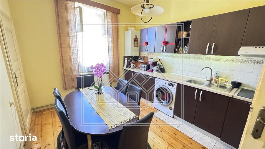 Apartament cu 4 camere decomandat în Sub Arini