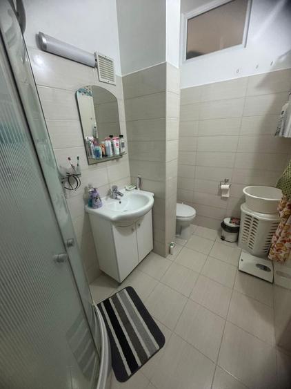 Apartament cu 3 camere semidecomandat, mobilat în Peninsula