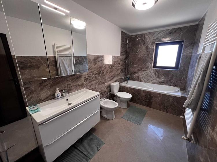 Casă cu 4 camere cu Teren 417 Mp în Obor