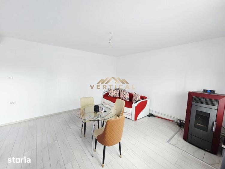 Casă cu 6 camere cu Teren 208 Mp în Vărăști