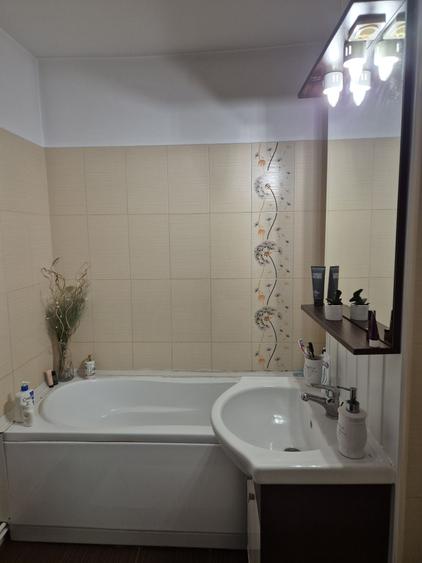 Apartament cu 3 camere decomandat în Exterior Vest