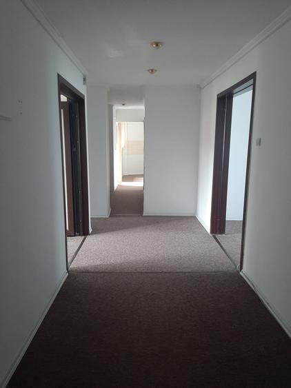 Apartament cu 5 camere decomandat în Romană