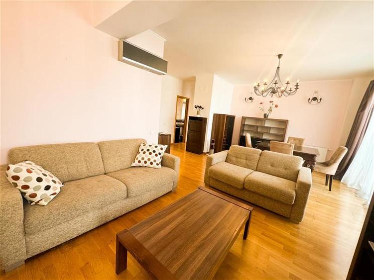 Apartament cu 3 camere decomandat, mobilat în Central