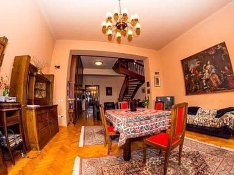 Penthouse cu 3 camere decomandat, mobilat în P-ța Maria