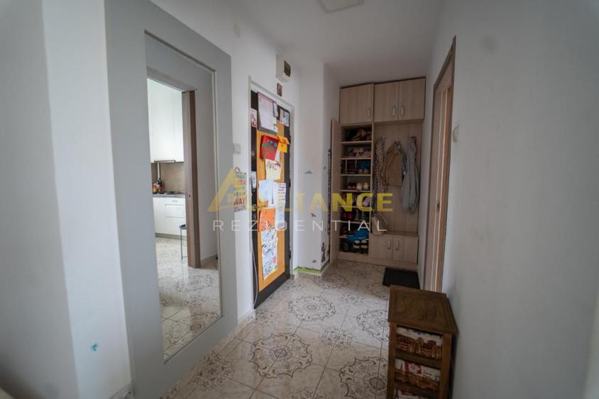 Apartament cu 2 camere semidecomandat în Berceni