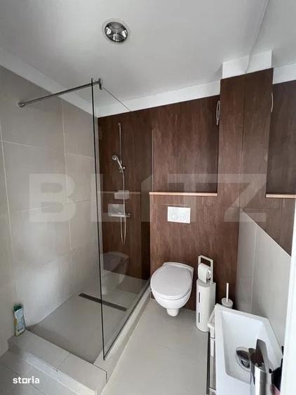 Apartament cu 3 camere semidecomandat în Luna