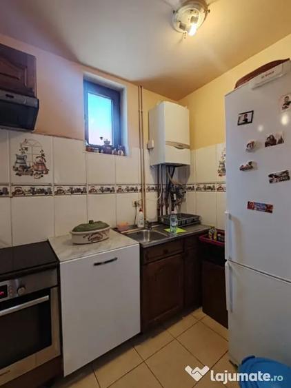 Casă cu 5 camere cu Teren 683 Mp în Central