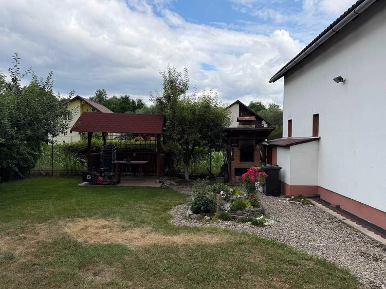 Casă cu 4 camere în Vlaha
