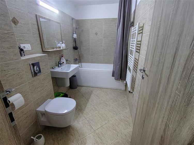 Apartament cu 2 camere decomandat, mobilat în Tractorul