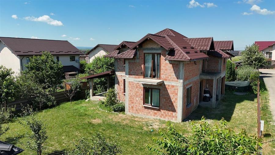 Casă individuală cu 4 camere cu Teren 500 Mp în Valea Lupului