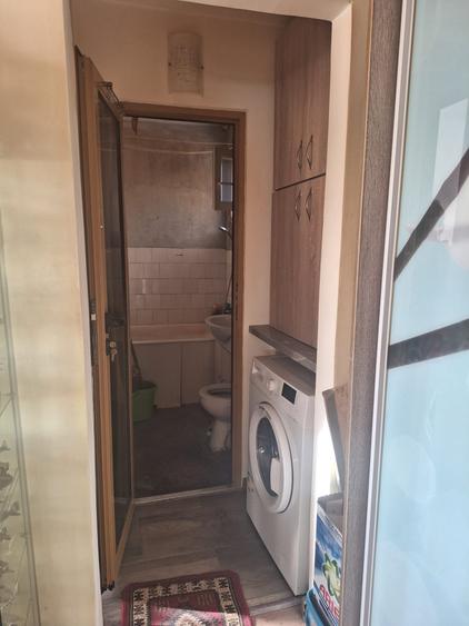Apartament cu 3 camere semidecomandat, mobilat în Săsar
