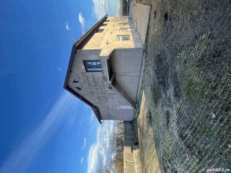 Casă cu 6 camere cu Teren 600 Mp în Moldoveni