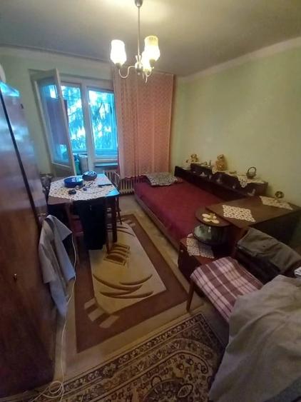 Apartament cu 3 camere decomandat în Est