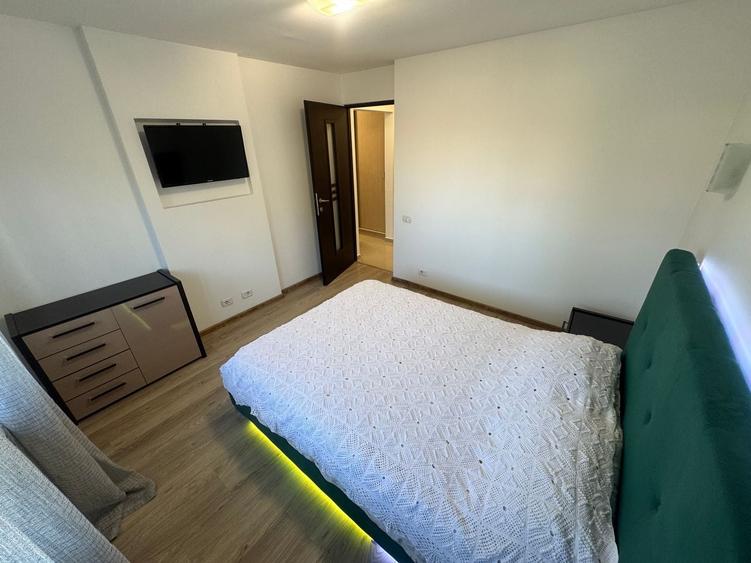 Apartament 3 camere zona Km 5 Renovat cu Centrala si Parcare - 4